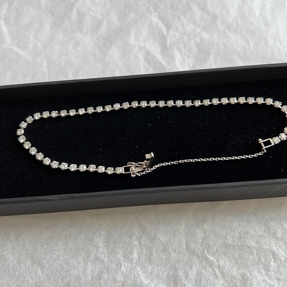 Platinum and Diamond “Tennis” Bracelet - Picture 3 of 10